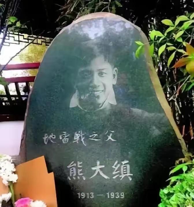 1939年7月，白洋淀的芦苇荡在夏日阳光下泛着青绿，一支押送队伍正在转移途中。突