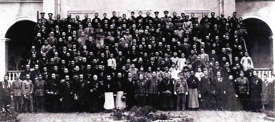 1926年1月，杨闇公、吴玉章等在广州参加中国国民党第二次全国代表大会。图为国民