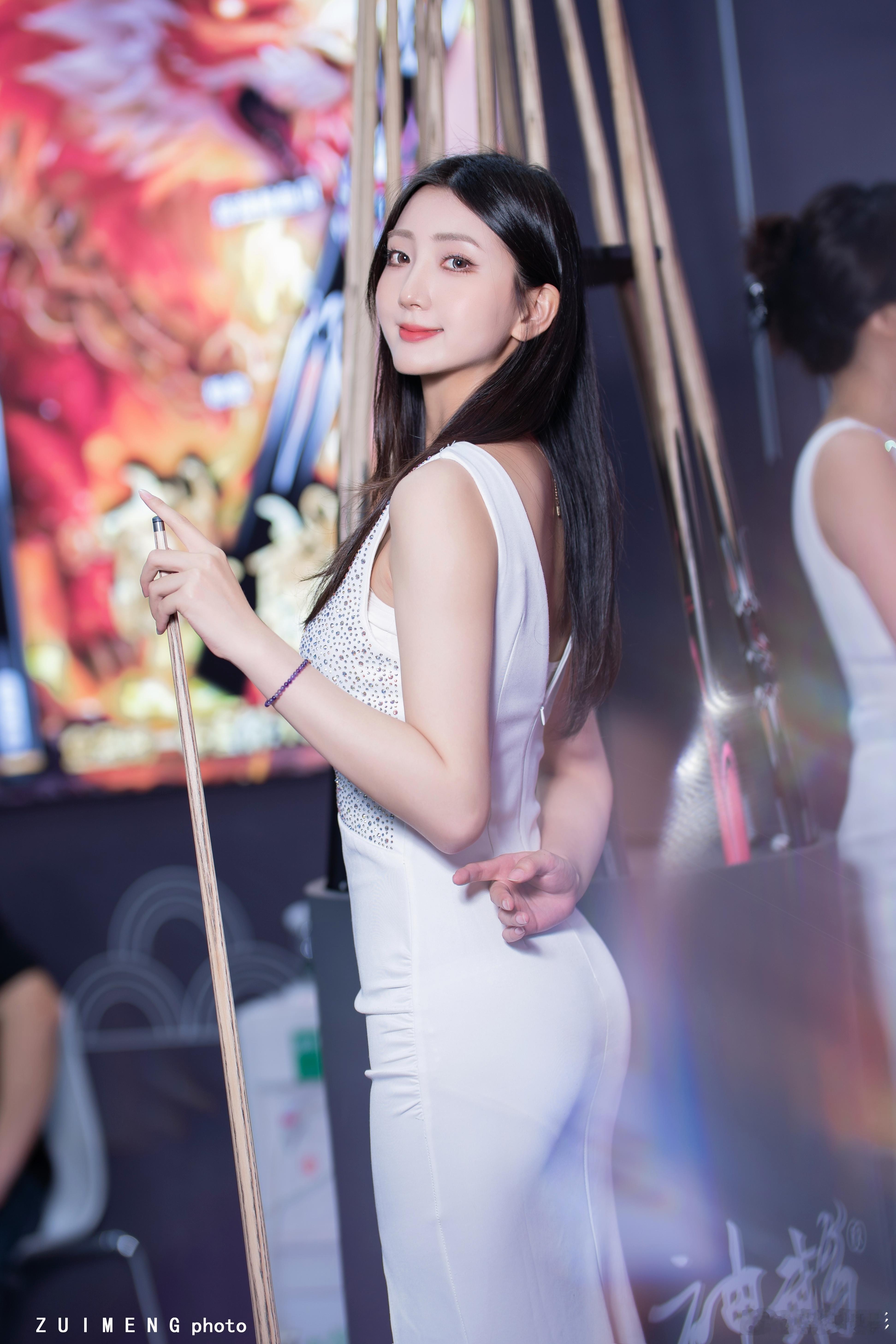 七夕快乐 今日你是否想起了那位让你心中泛起了涟漪的人？ 她如湖水般的温柔，让你久