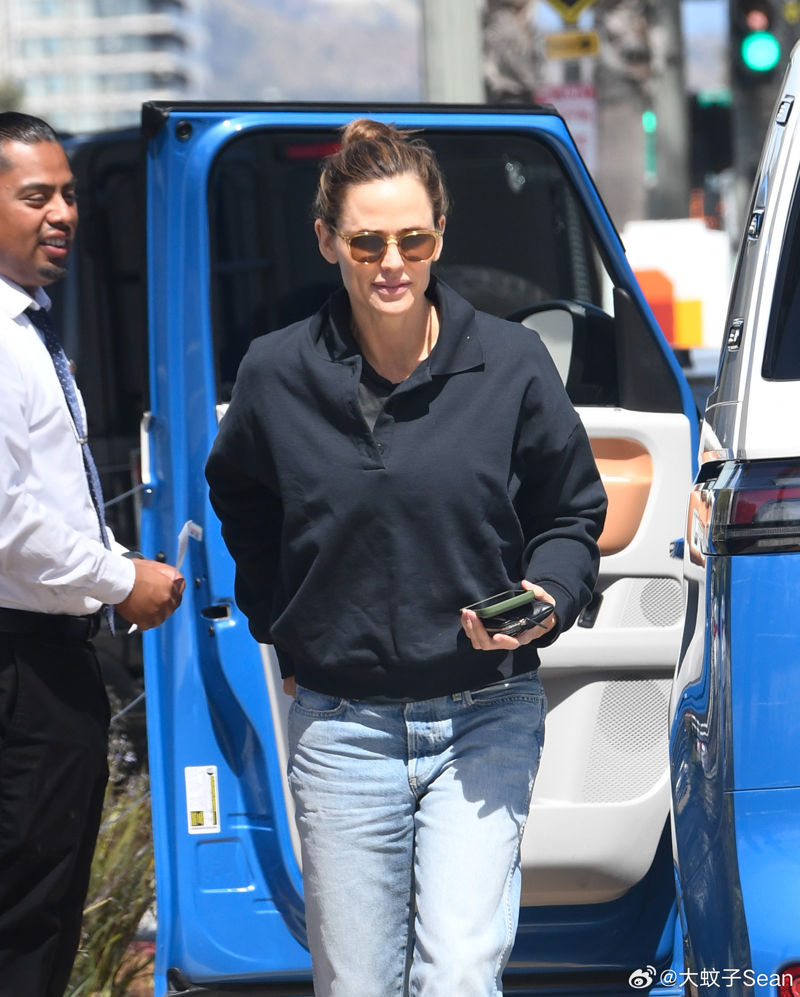 Jennifer garner詹妮弗加纳在洛杉矶外出，一身休闲装的加纳姐走出她的