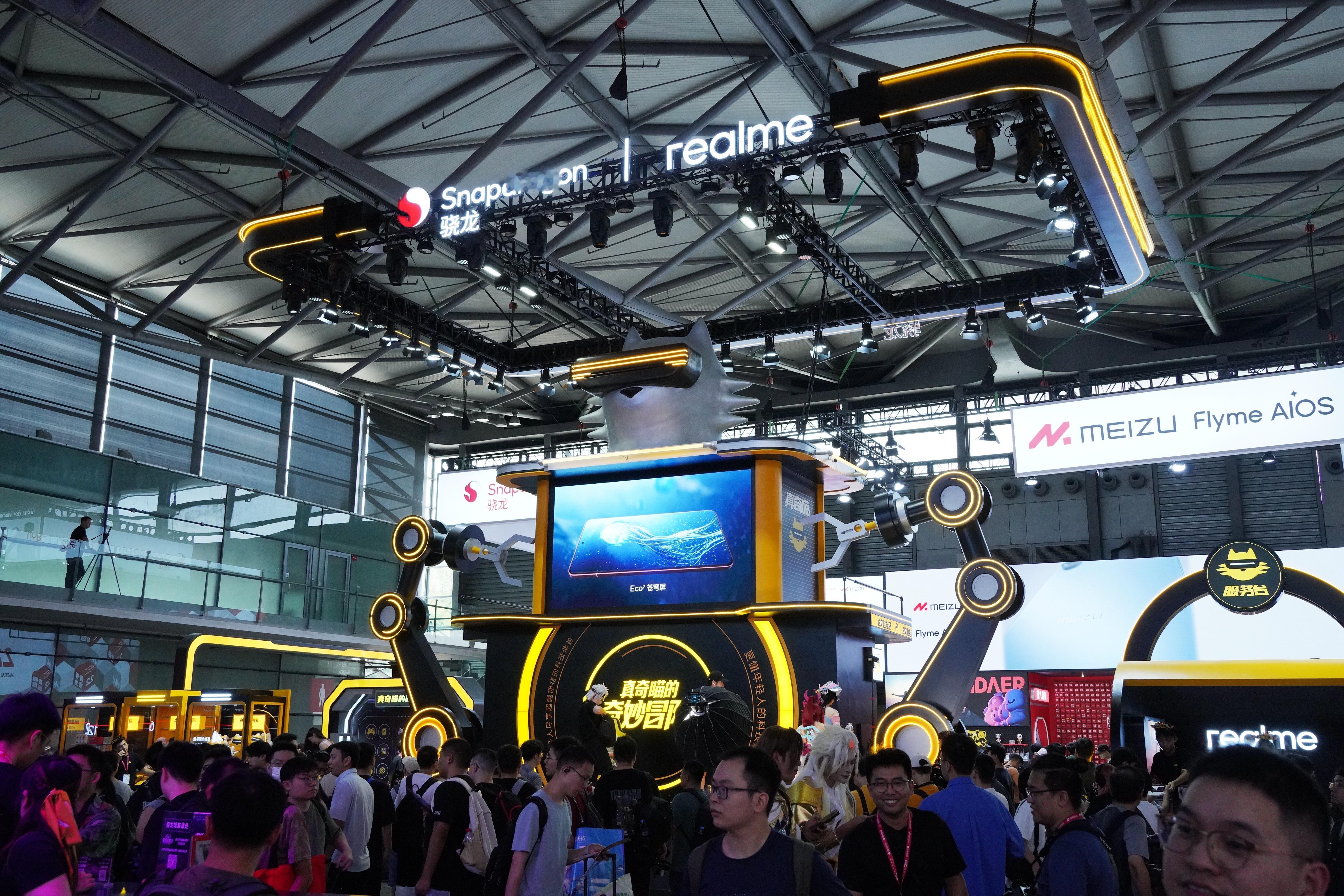 2025ChinaJoy 来到ChinaJoy的真我展台了，现场很是热闹，游戏环