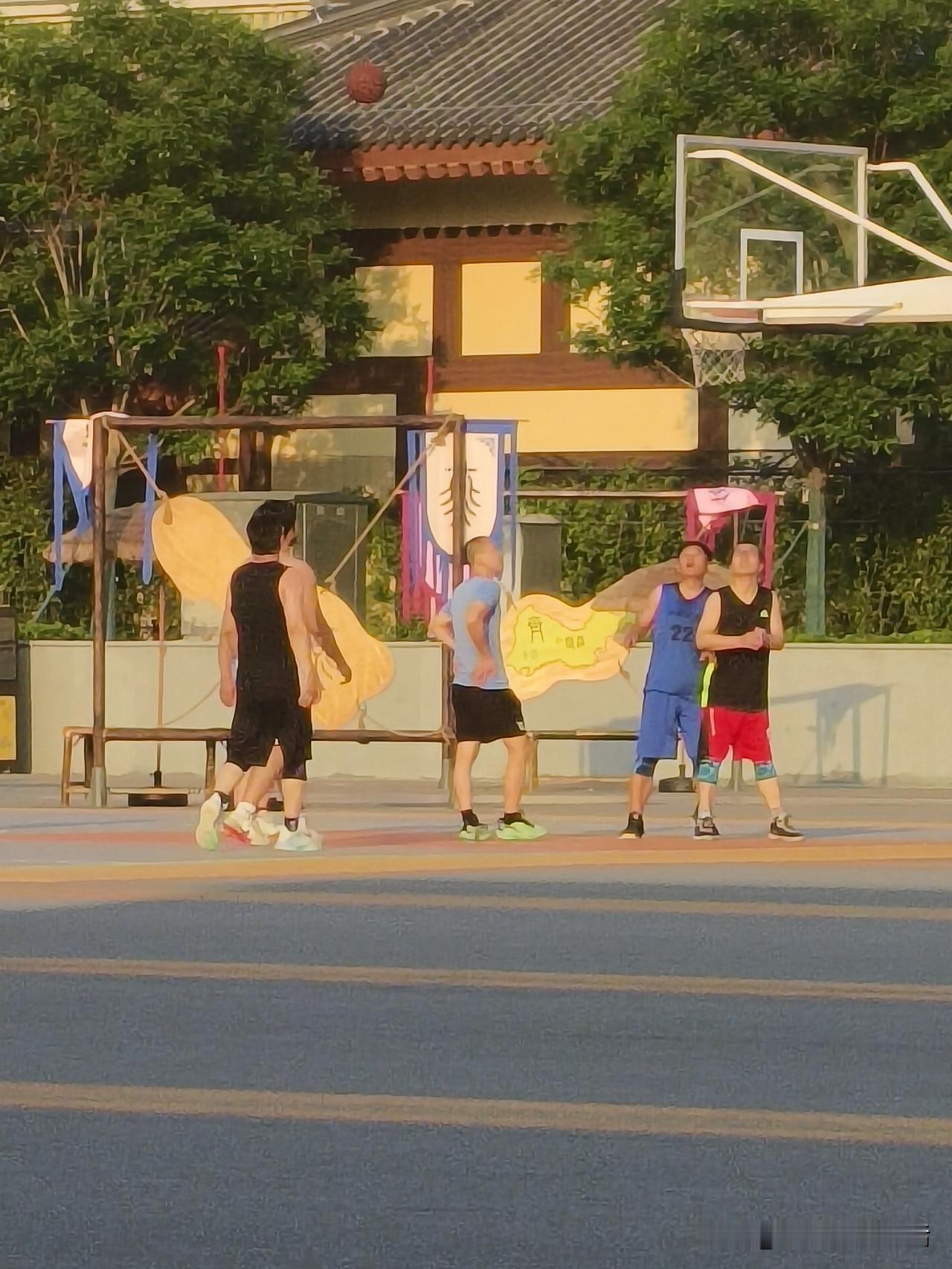 夏日篮球赛，热血青春，汗水与欢笑并存！🏀🔥露天篮球赛