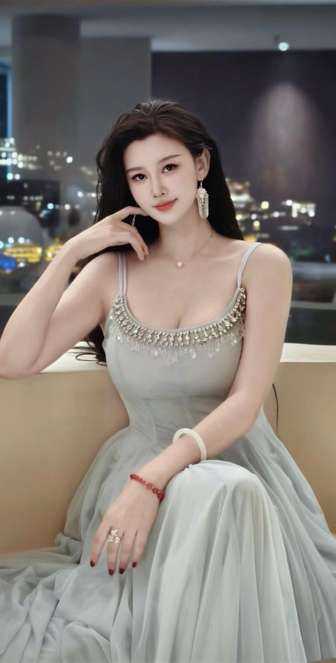 你盯着我看的时候。 是觉得我好看呢。还是好骗呢