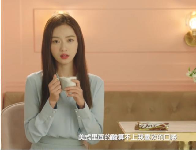 吴谨言代言德芙，黑长直发型让人认不出，网友，我看成杨颖了， 