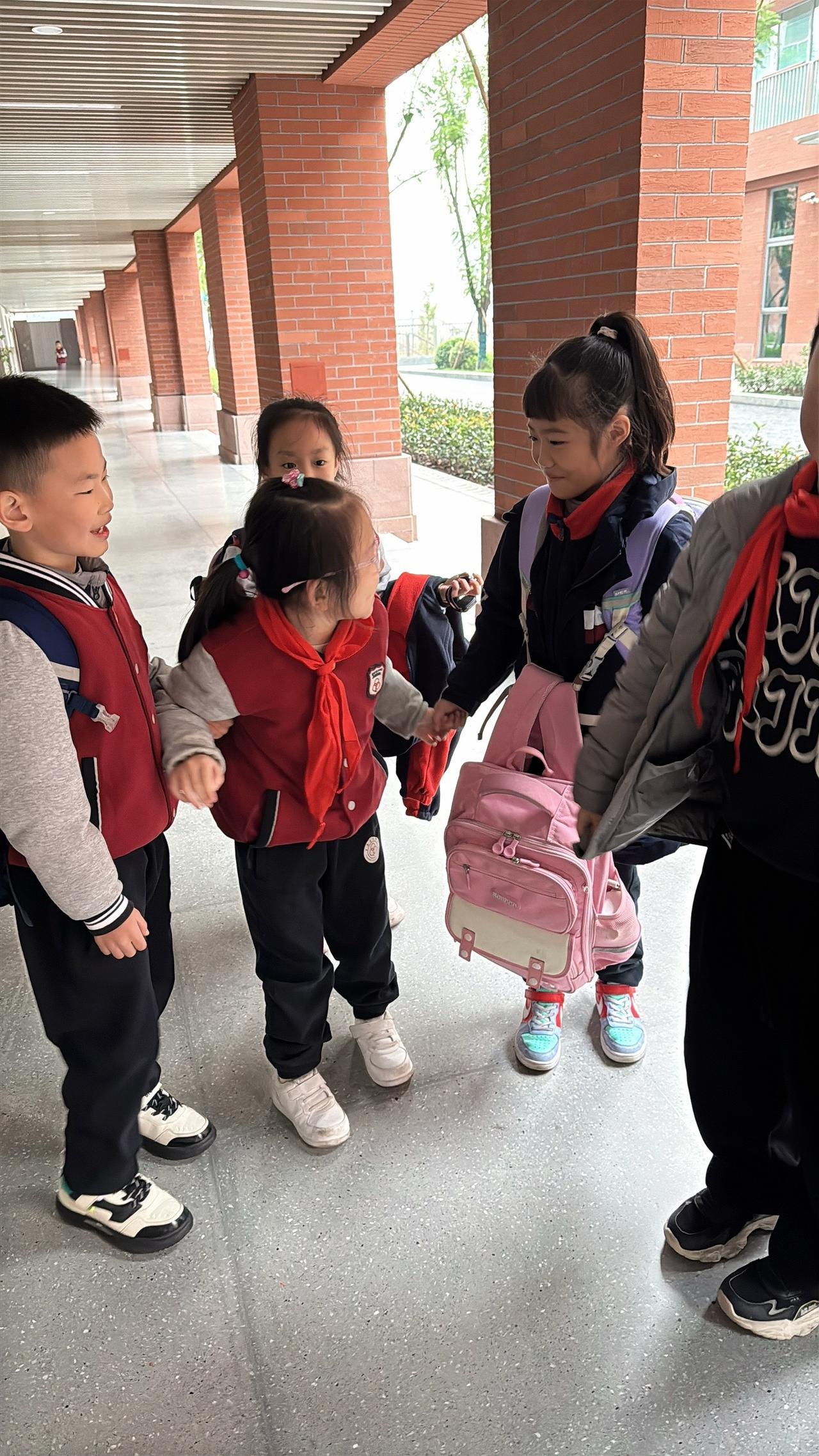 同学们不仅在帮助和陪伴着豆豆，也在温暖着我，谢谢宝贝们❤️