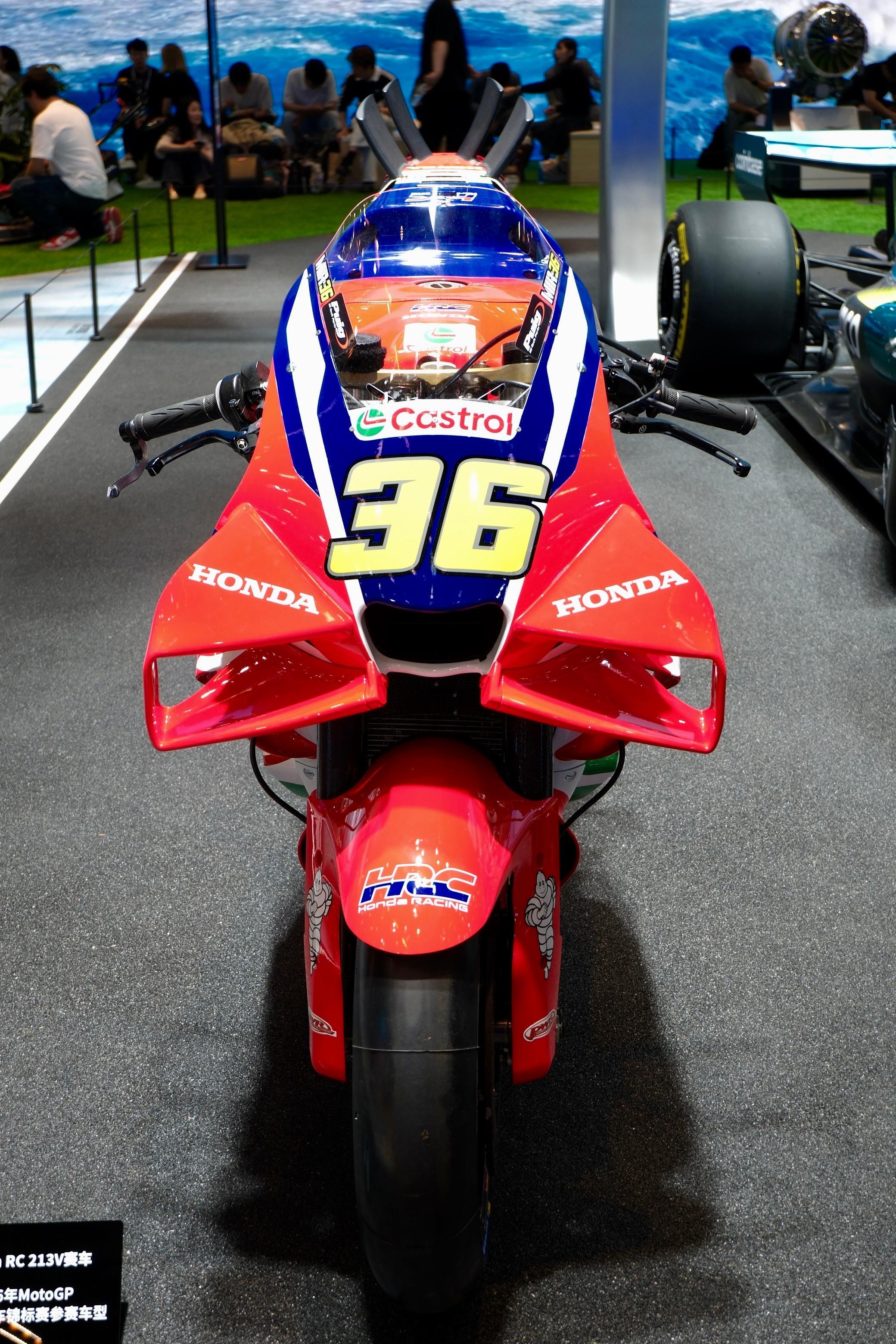 本田是海陆空全来了，还有以前最爱的摩托，还能喝杯咖啡，舒畅，本田深圳好多车SOM