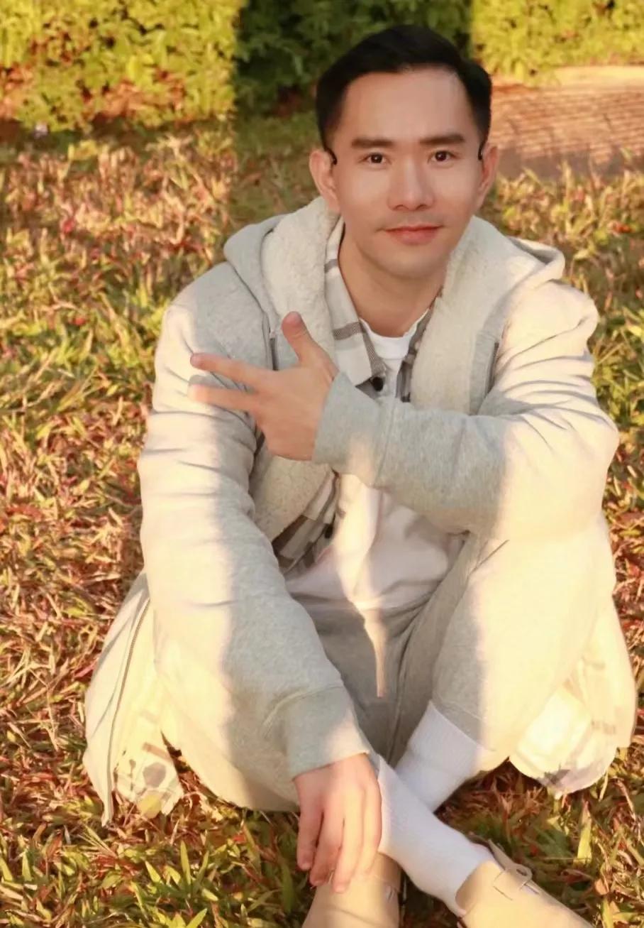 亲爱的年轻兄弟们，我诚恳地给你们一个忠告：在青春的黄金时期，特别是在28岁之前，