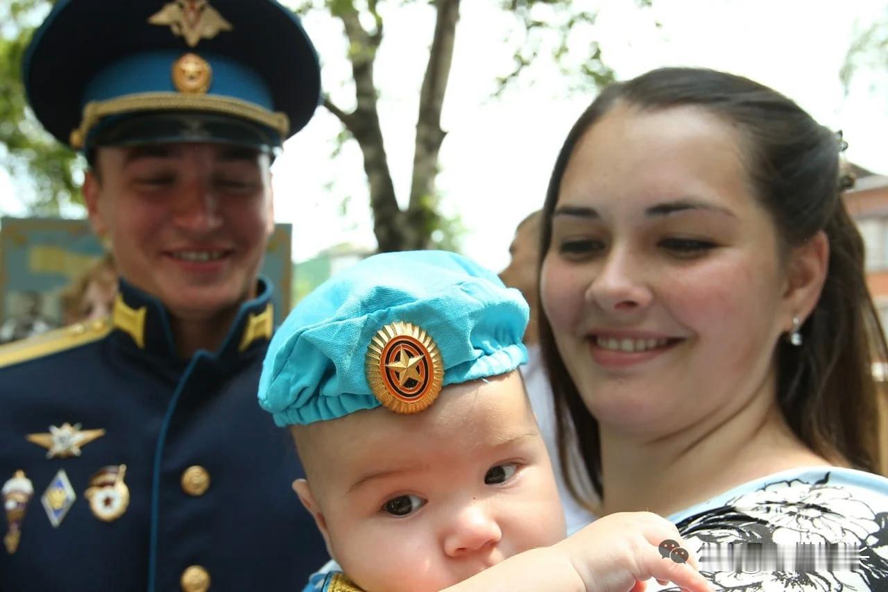 号外号外！
普京呼吁年轻人不要推迟生育
说两句：
当俄罗斯总统在人口会议上向年轻