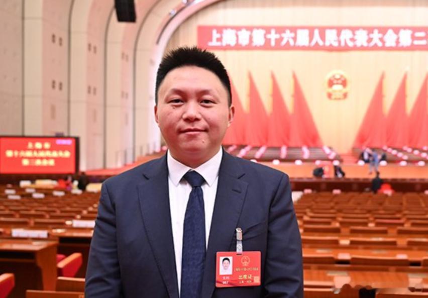 36氪独家发布了小米新任高层的人事调动，是个值得聊的点。胡峥楠这种履历太稀有了—