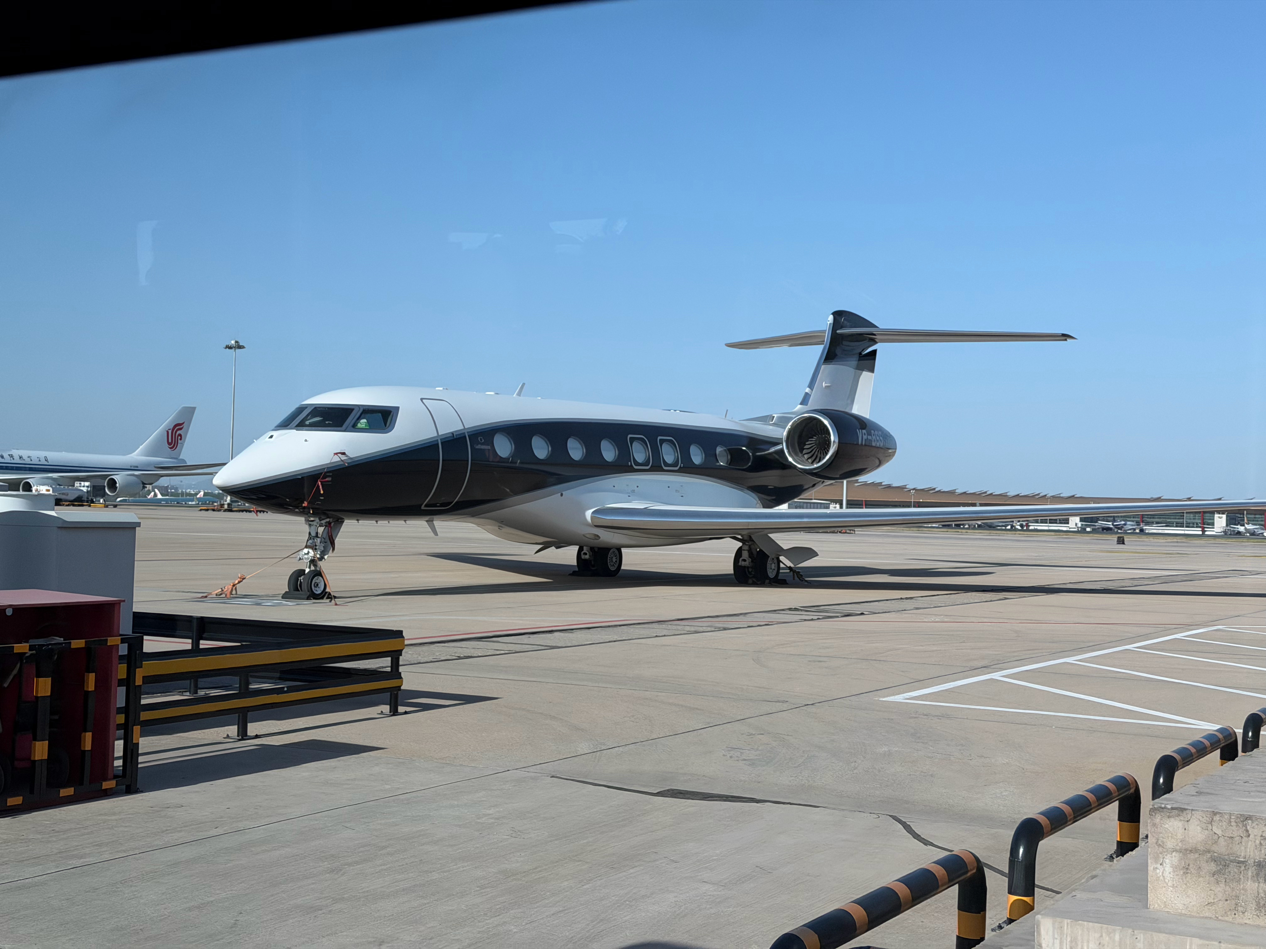 落地北京首都机场看到的，这是什么飞机？ 北京·北京首都国际机场