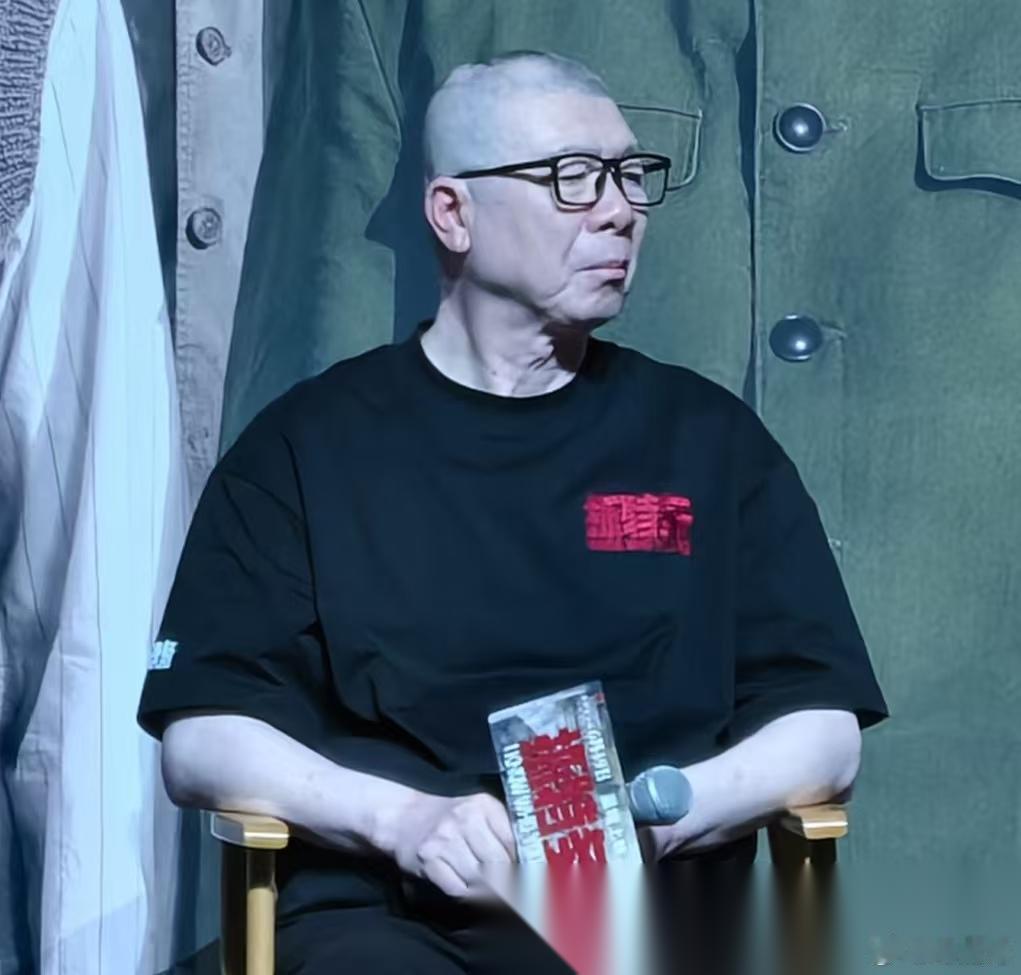 我有种预感 这次冯小刚电影票房不理想 以后他可能要请素人拍电影了 因为拍电影赔钱