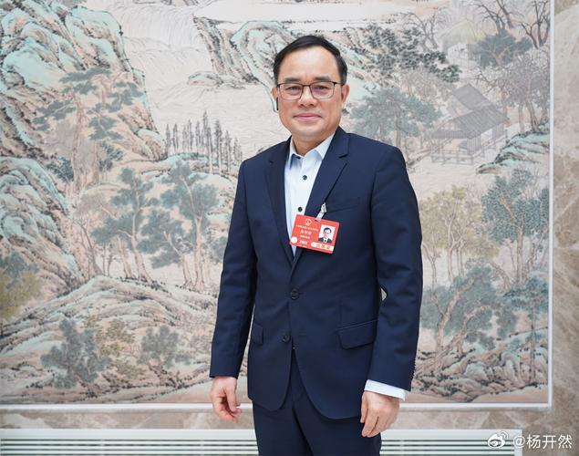 长安汽车高层人事调整今天消息公布，朱华荣不再担任长安汽车董事长，保留中国长安集团