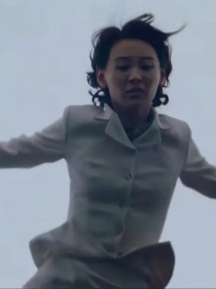 《沉默的荣耀》跳海女子是黎晴？剧组曝拍摄秘闻
 热播剧《沉默的荣耀》中，那幕深夜