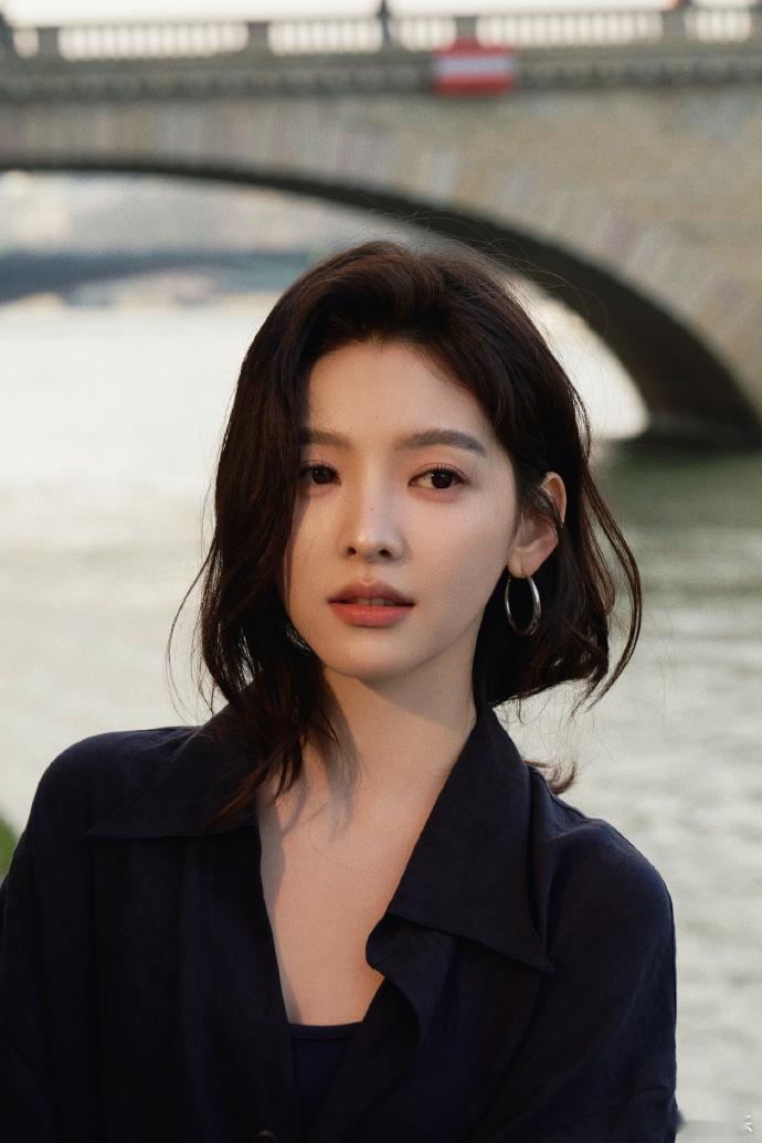 章若楠的妆是自己化的章若楠的妆是沈千盏化的章若楠化妆师沈千盏 好美的章若楠，好美