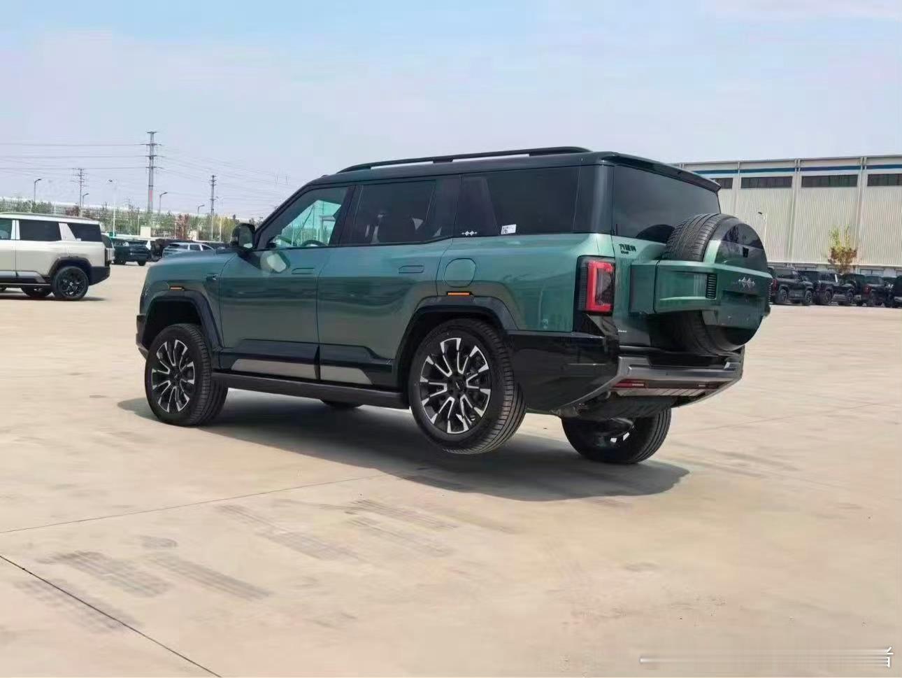 王传福曾经说，让汽车三个轮子也能开，如今好像又要实现了。仰望U9虽然有这个技术冗