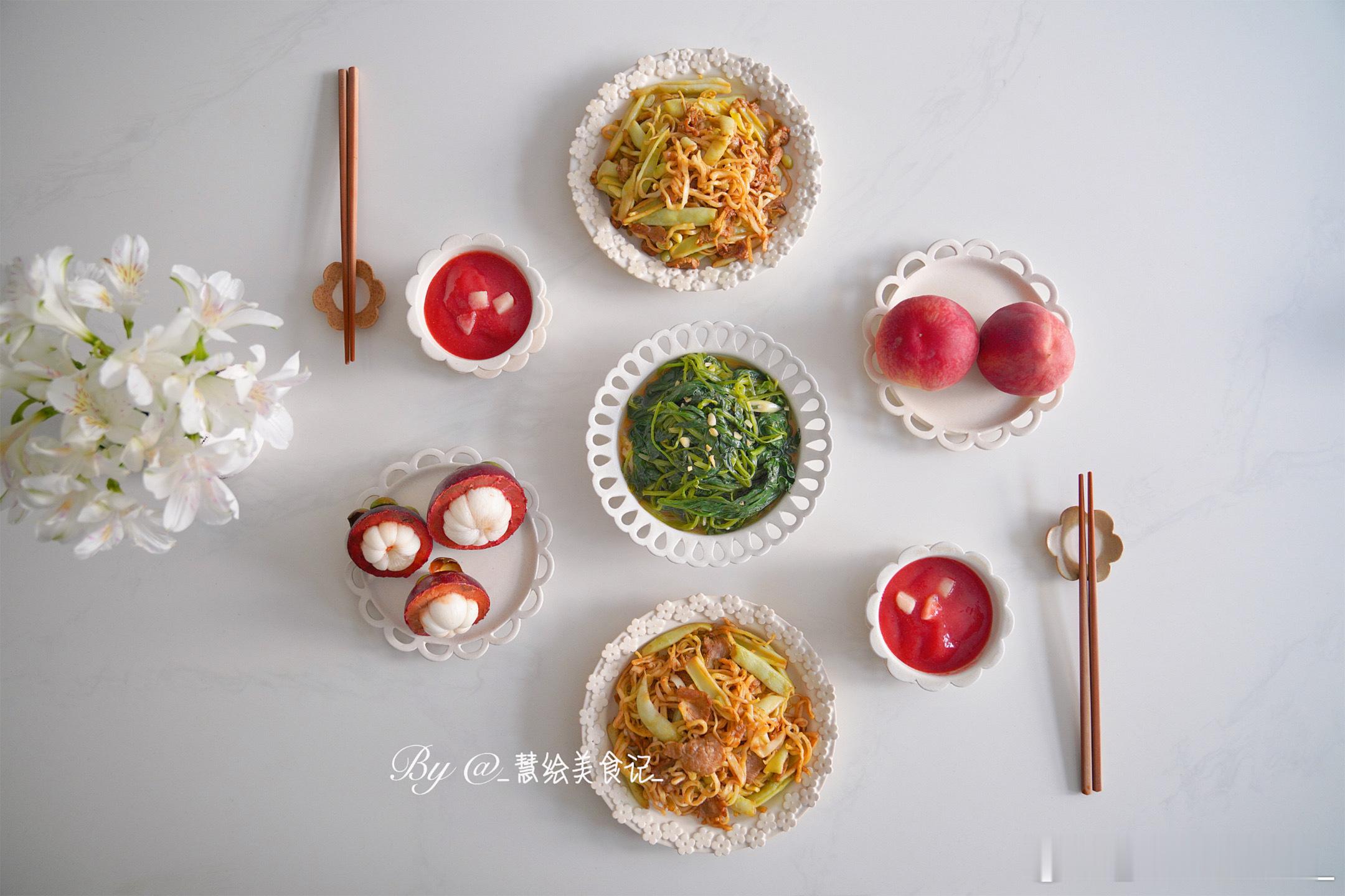 晚饭豆角焖面、凉拌菠菜、山竹、桃子、草莓绵绵冰~#好好吃饭##用心赞美日常美食#