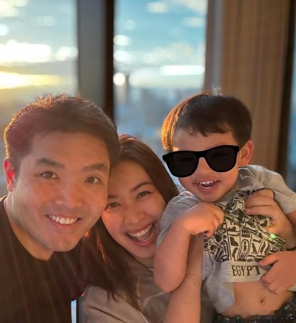 港姐朱千雪（Tracy）今日（17日）於社交網驚喜公布懷第二胎的喜訊，她晒出兩張