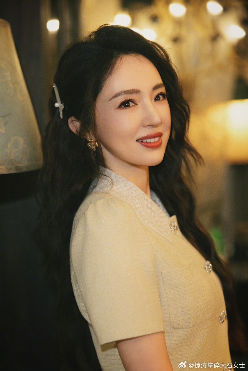 董璇说小酒窝在剧组带着大家跳舞董璇说被小酒窝反向带飞 董璇爆料女儿小酒窝：在剧组