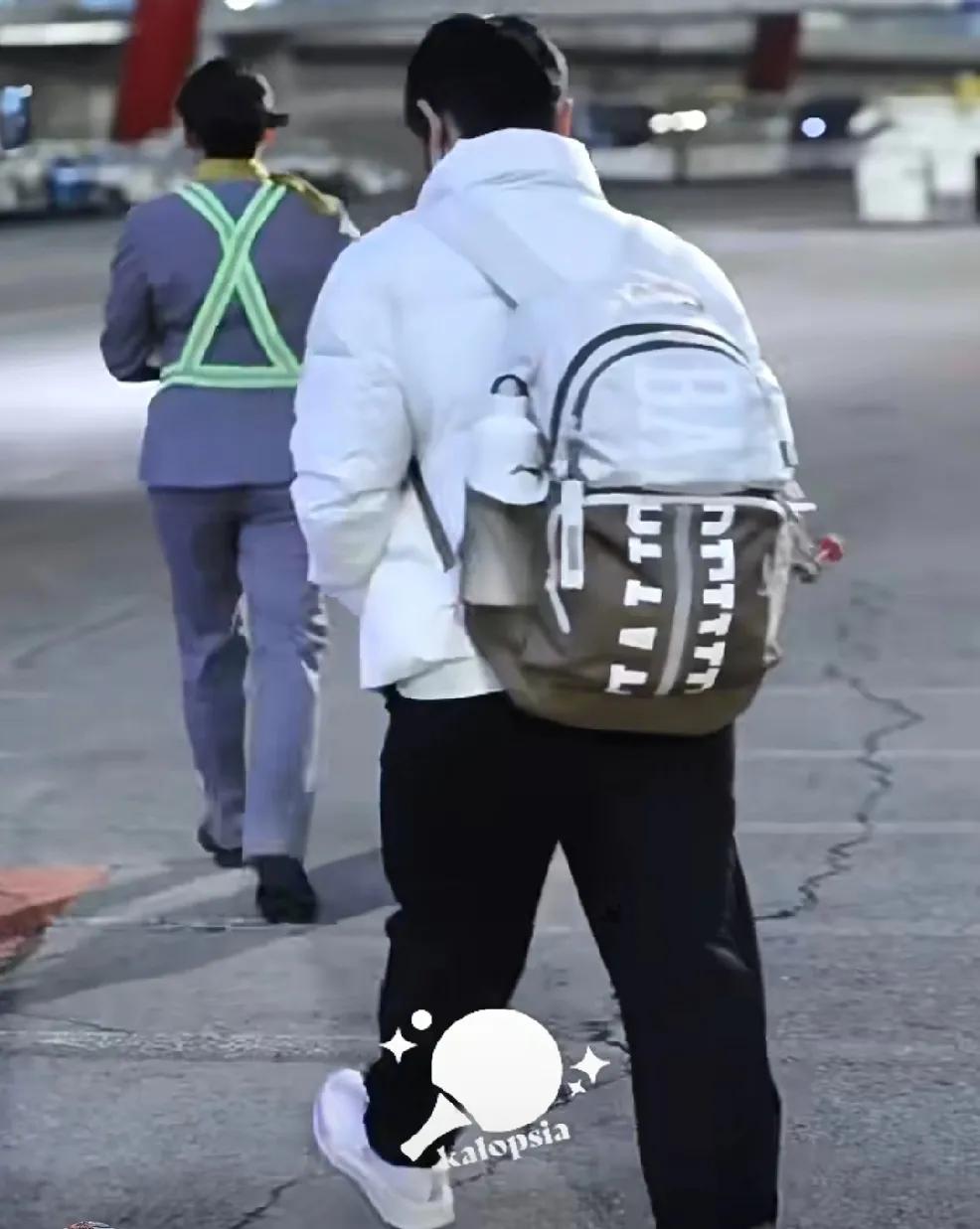 凌晨莎莎已经回国了，
到达西安的时候机场工作人员很贴心地全程护送。
与莎莎一班飞