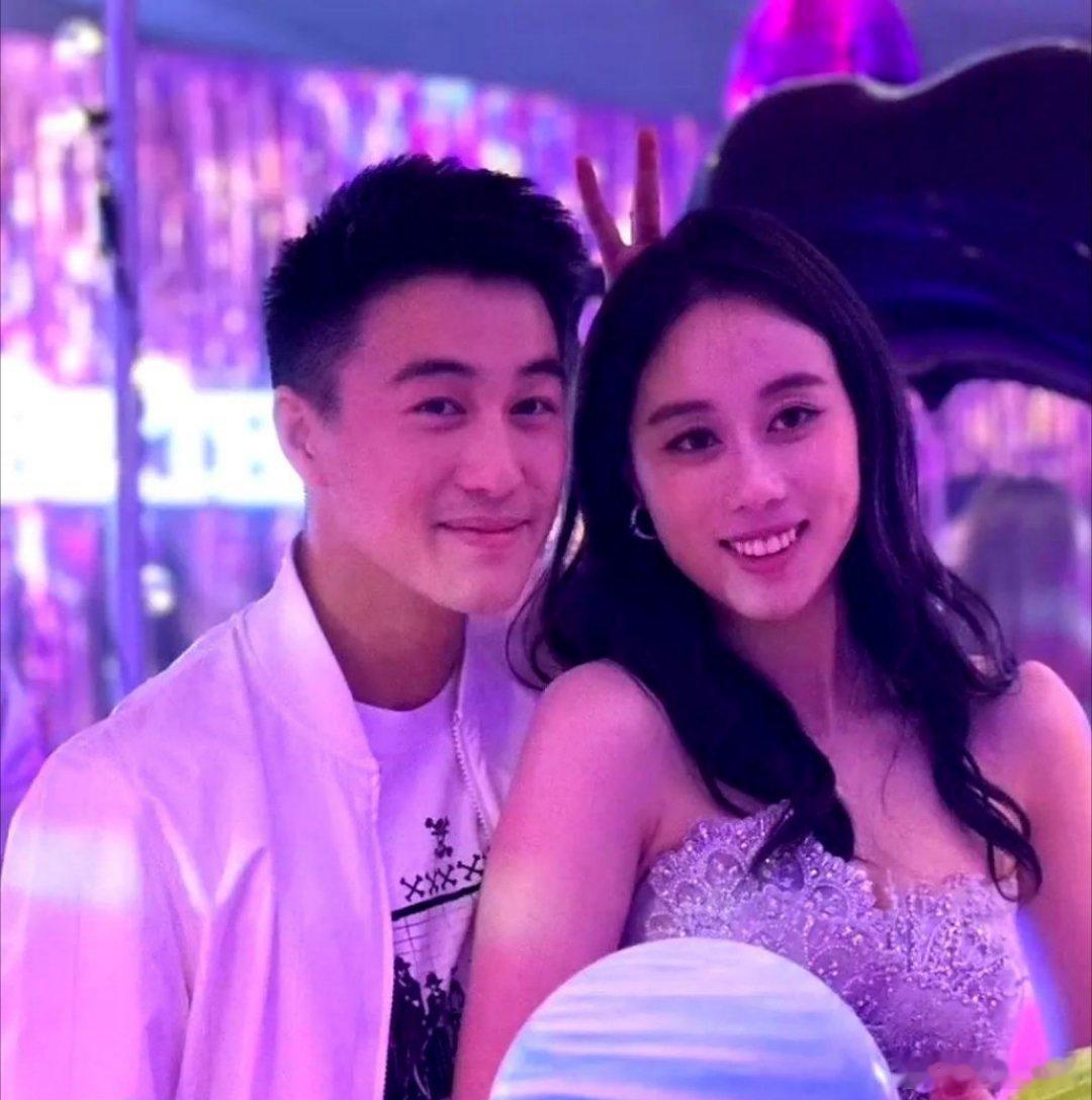 豪门兄妹遭恶意造谣：何猷君宠妹竟被扭曲成不伦之恋？凌晨三点，某八卦论坛突然爆出惊