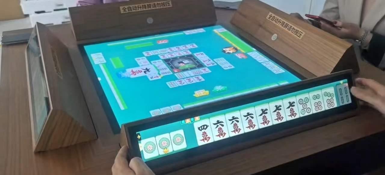 现在的麻将桌，已经卷到我看不懂了呀！

昨天去棋牌室，直接被智能麻将桌刷新认知，