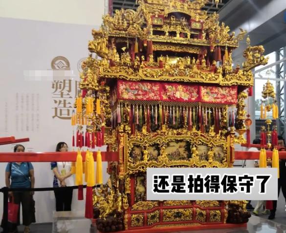 以前一直以为轿子都是电视剧里那样小小一个的，直到看到博物馆里真正的大户人家的轿子