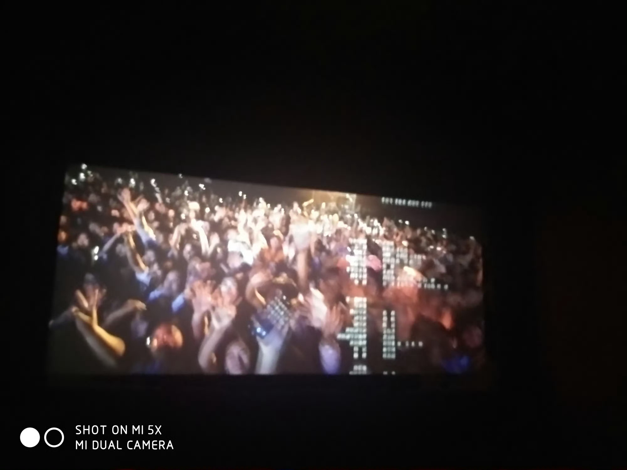 我居然找到了19年去电影院看黄婷婷一生有你的散场拍的，院线电影质感还是真不一样，