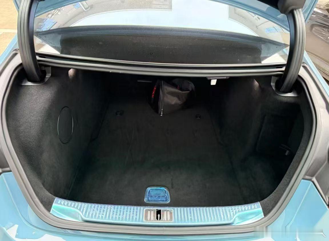 瓷器蓝迈巴赫S580 特殊配色与配置，加急寻伯乐、24年上牌 1.6万公里，带车