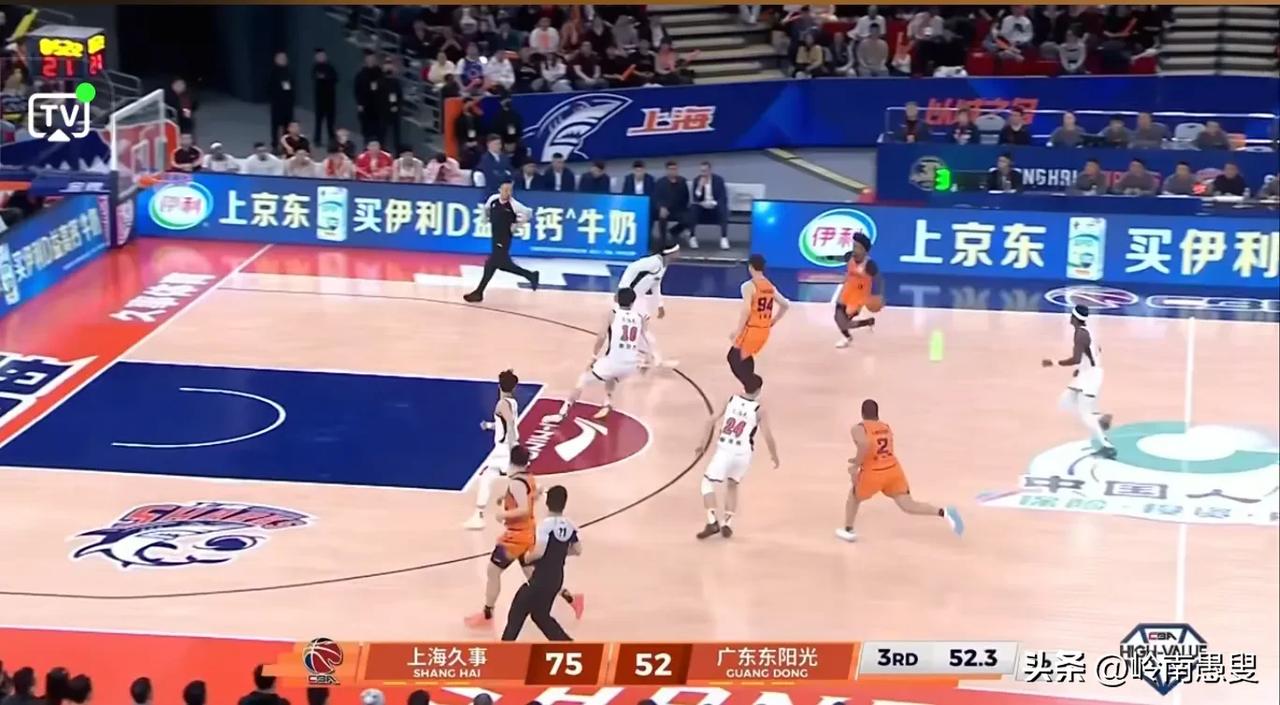 今晚广东的球队有两场比赛，一场看着令人提气，一场看着令人沤气。
广东球迷，你看哪