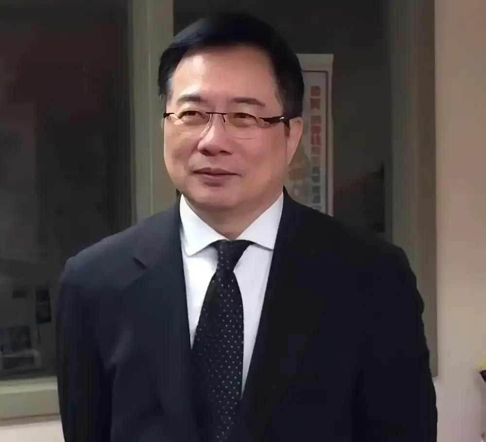 台湾名嘴蔡正元今日（7月13号）发文痛批民进党当局用无耻双标与网红护航、掩盖无能