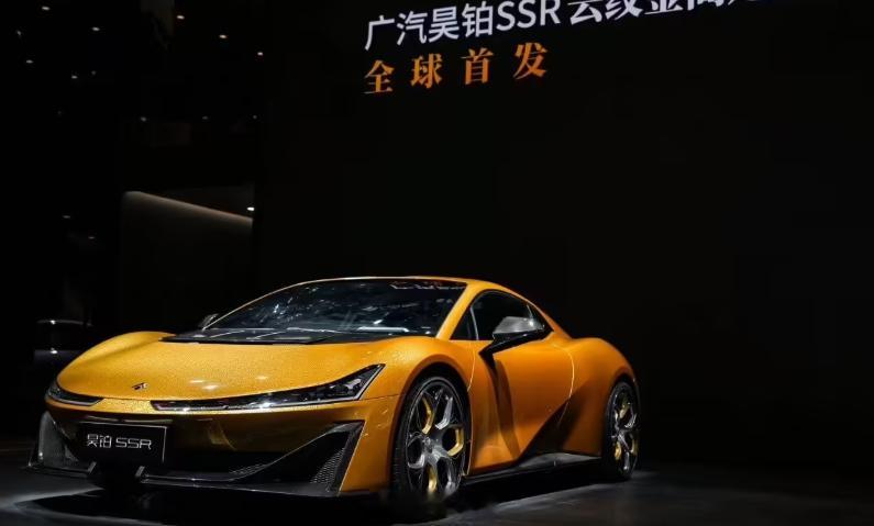广汽昊铂 SSR 电动超跑的“云纹金”高定版，配色太惊艳了点，满满的高级感呀 