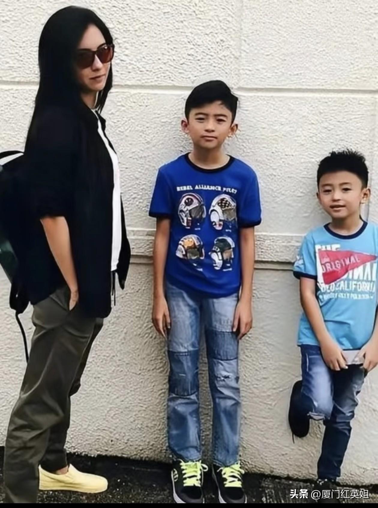 不得不说，张柏芝不仅重情重义
还真的很会教育孩子
在前公公谢贤病重期间
张柏芝已