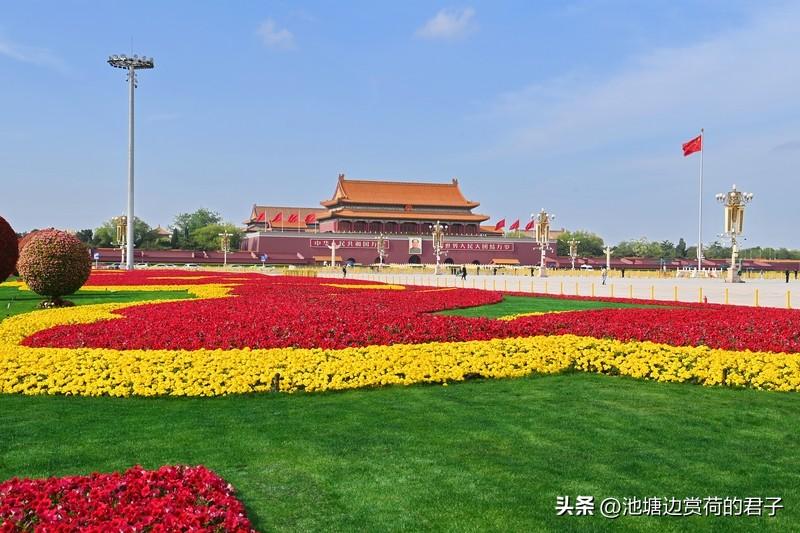 天安门广场的国旗天天换新，这背后可是意义非凡。天安门广场的国旗升降仪式代表着国家