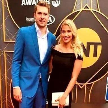 《别信什么为了孩子好，东契奇刚宣布和生完二胎的未婚妻分手，女方反手就在加州法院起