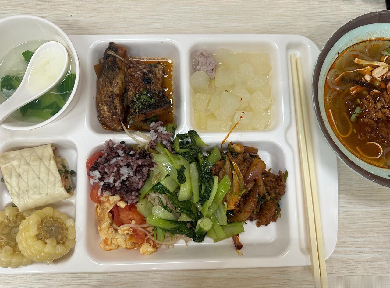 超好吃的鸡丝酸辣粉
心满意足[可爱]

北京十年少了200多万年轻人北京市“十五