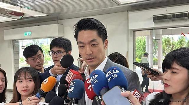 台北市长蒋万安曾宣称：如果大陆继续在台海进行军机绕台和军演的话，我就要停掉双城论