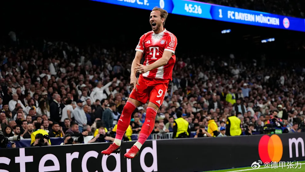 事实证明，孔帕尼周一发布会上关于凯恩是否首发要周二再看，更多是烟雾弹，他自己在周