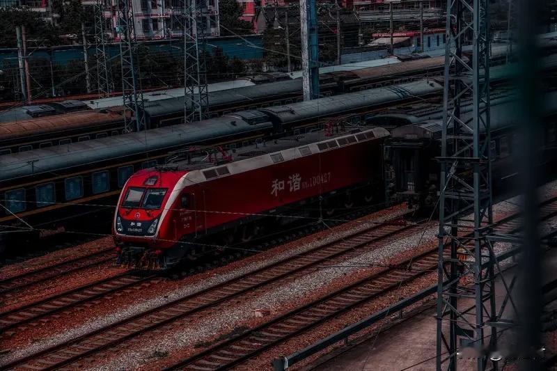 男子火车上打盹5分钟被盗49000元 男子火车打盹5分钟被盗49000元，离谱！