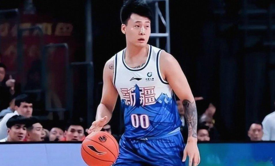 赵睿篮球 新疆发布：球员涉及民族、地区等歧视言行，应被停赛直至追究法律责任。北京