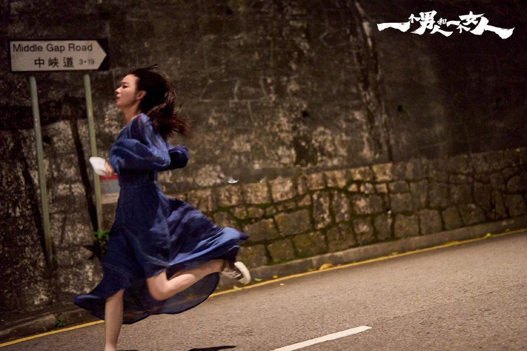 辛芷蕾说看到倪妮不哭更心疼 首映礼上辛芷蕾的一句话，比任何预告片都戳心。倪妮在片