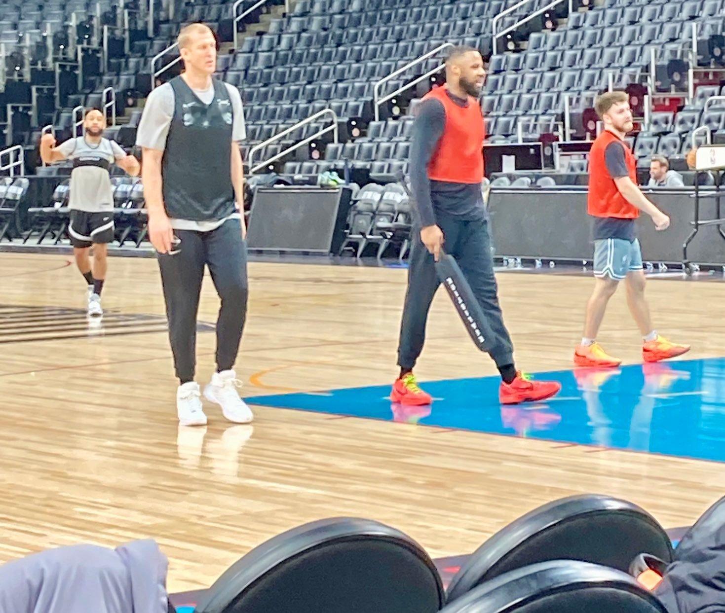 明天普拉姆利还是不打！刺记Tom Orsborn：普拉姆利在12月效力夏洛特期间