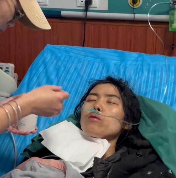 冷美人曾说，
要么拿冠军，
要么把我抬出去。

这次，她真的做到了。
今天荒野求