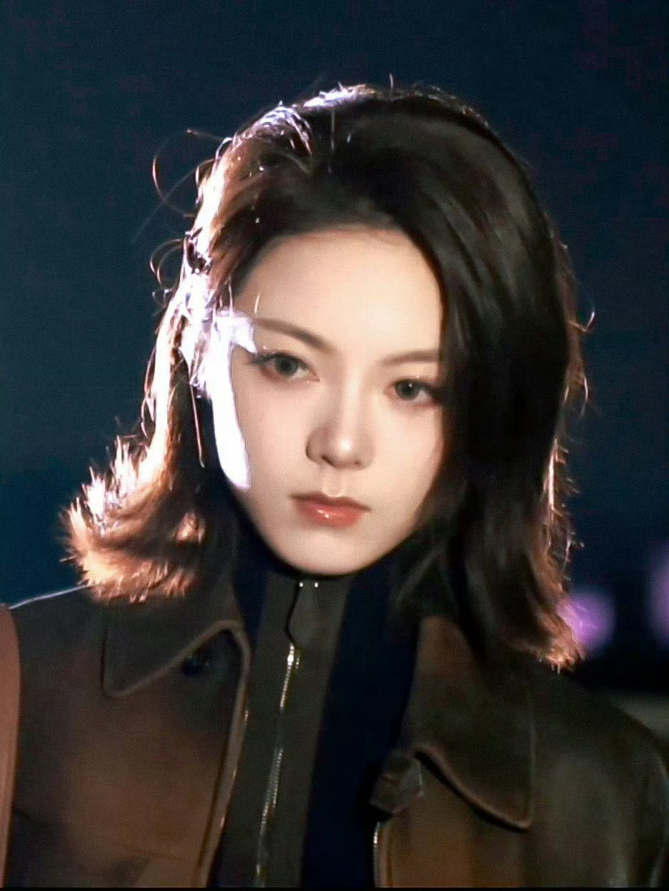 赵今麦美拉德造型出发巴黎[喵喵]赵今麦miumiu品牌大使 这个赵今麦太酷啦 ​