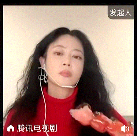 谭卓是真不把我们当外人啊🤣🤣🤣直播也太接地气了糖葫芦一串一串，吃完甜的吃咸