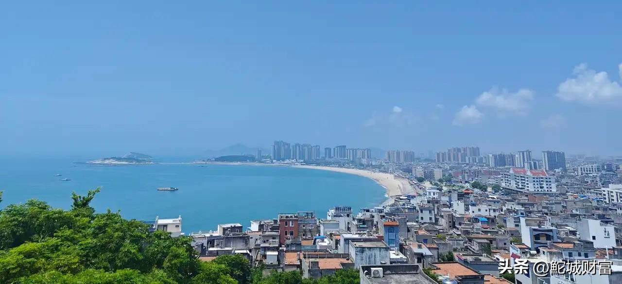 另外，绝大多数小散户是不能靠股市赚到大钱的，必须战战兢兢、如履薄冰般地看好自己的
