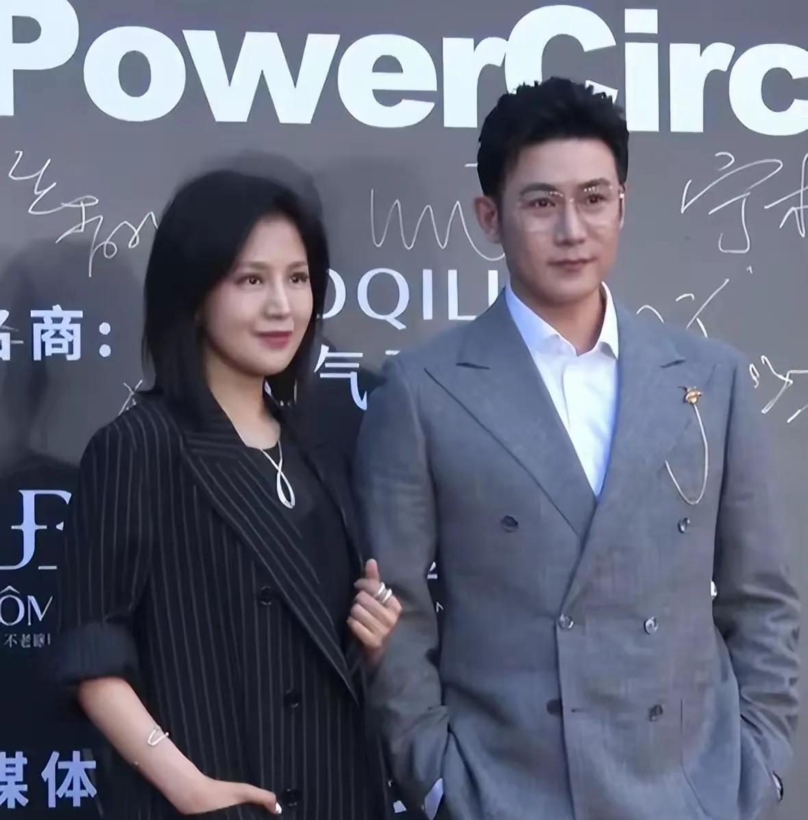 明明他才是大明星，却有很多人说他是靠老婆！在他们家，男人挣钱交给女人管。他很放心