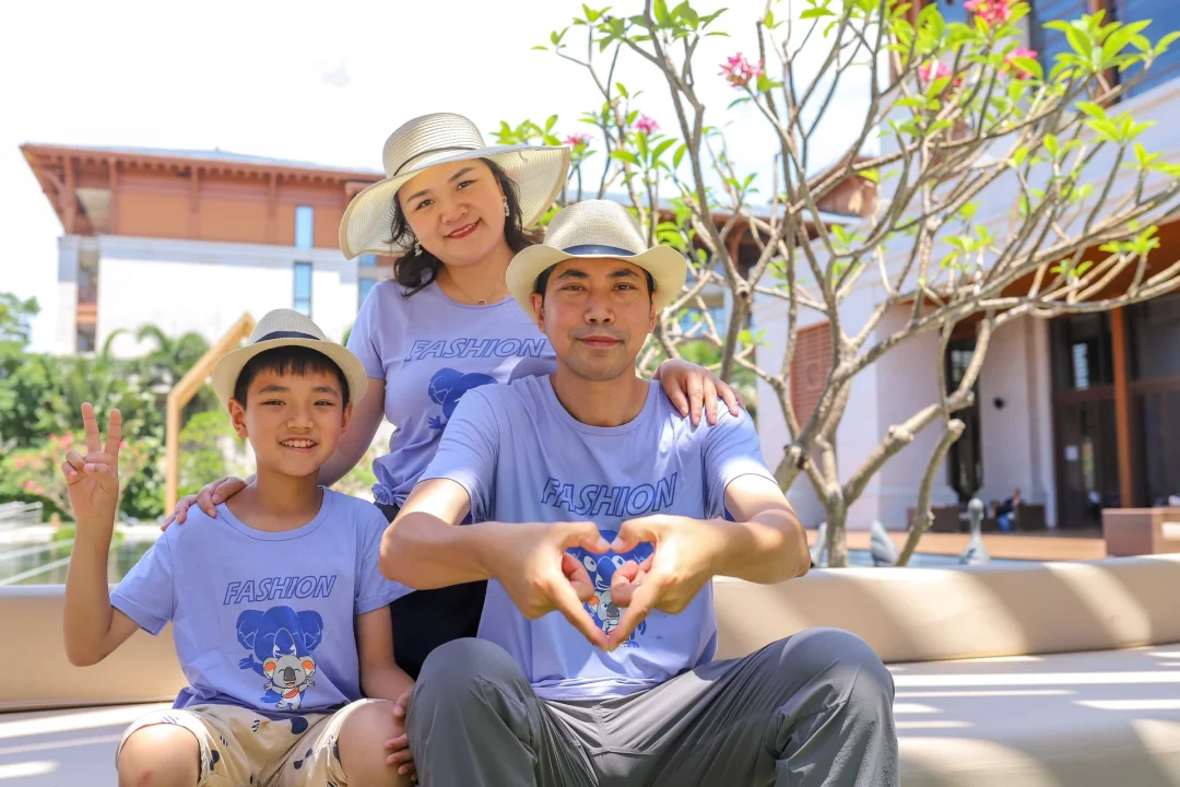 祝老婆谭燕和儿子轩轩，圣诞快乐，MerryChristmas！永远爱你们的轩爸