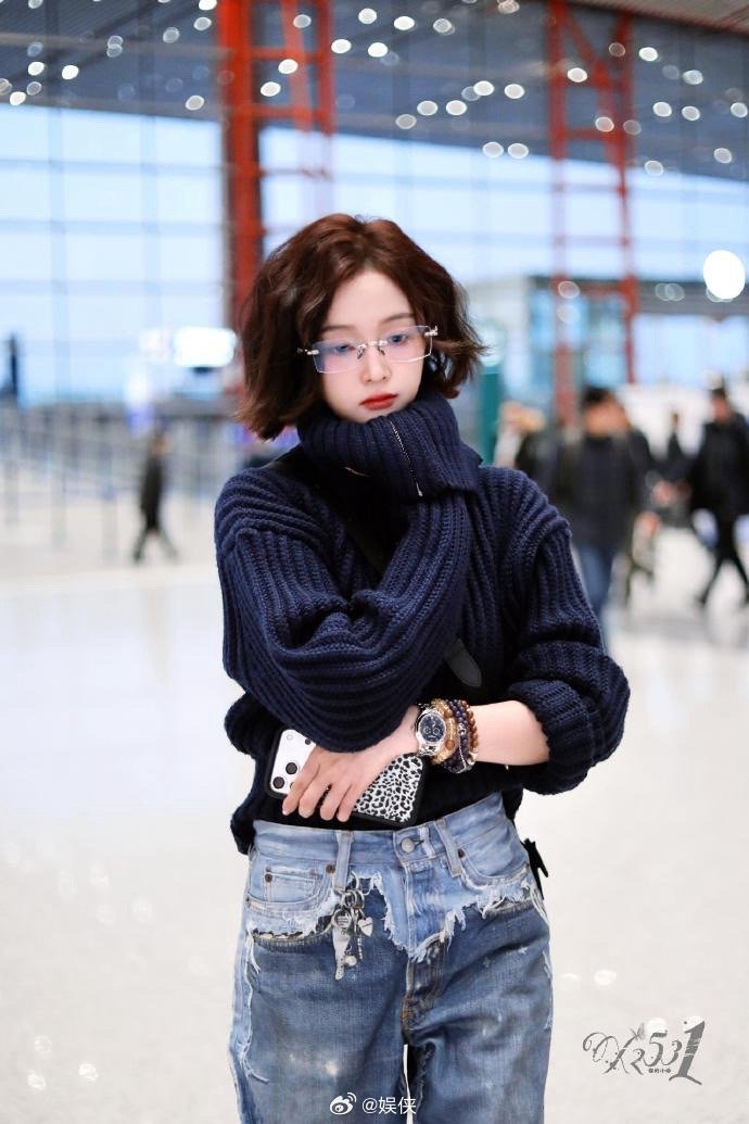 哦莫！吴宣仪剪短发啦，短卷发又甜又飒，气质直接拉满，好惊艳！ 