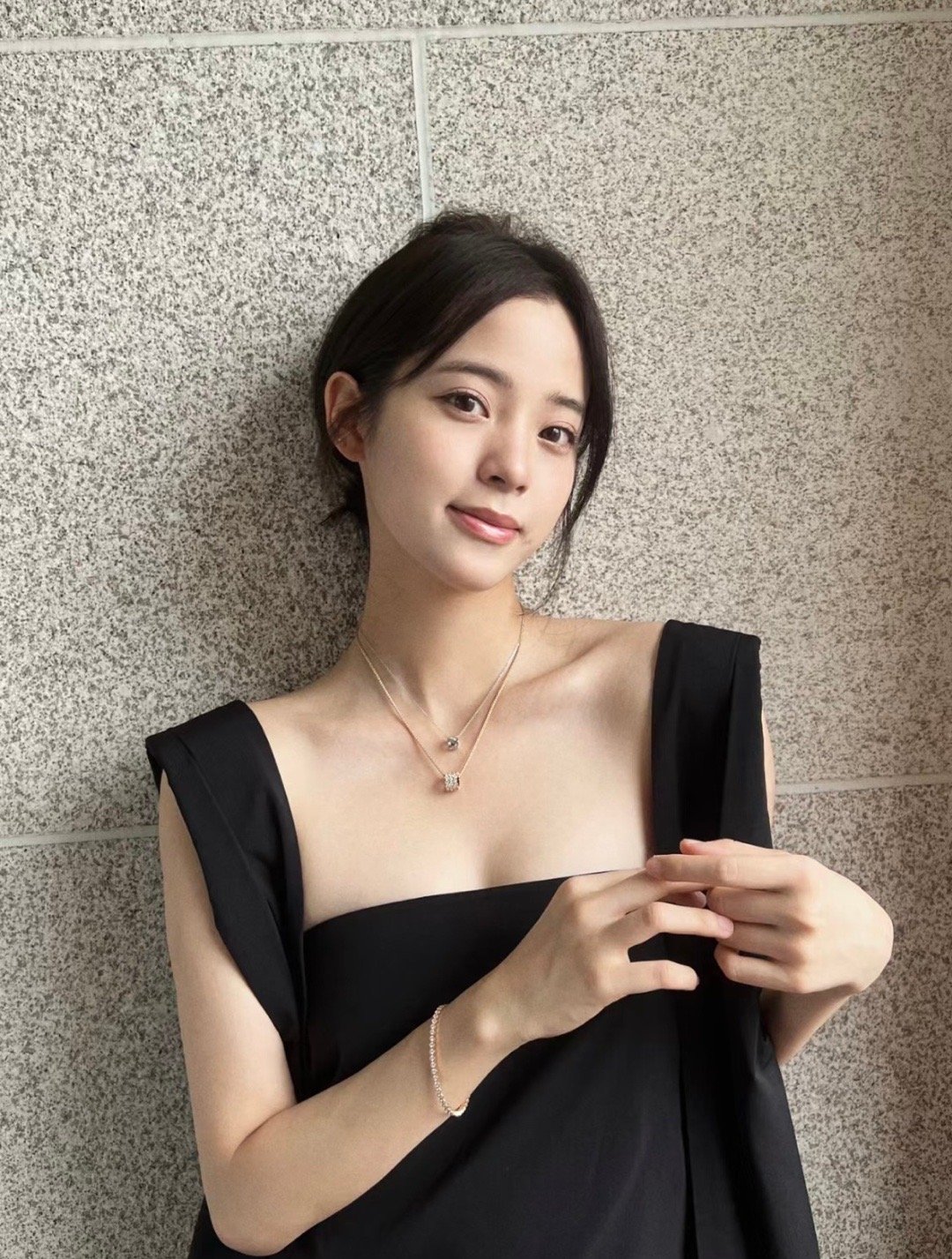 欧阳娜娜[心][心]别秀了都知道你大了 ​​​