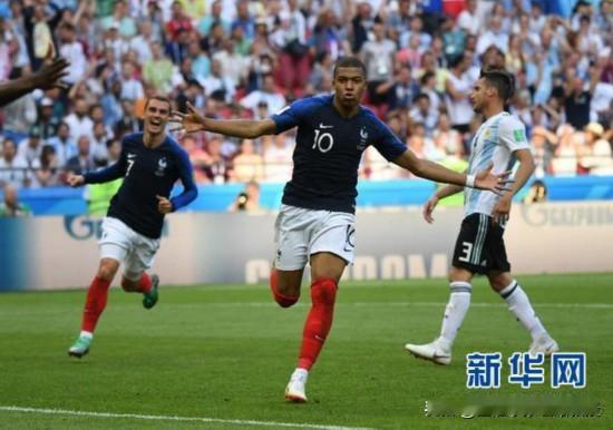 19岁的西班牙小将亚马尔肯定看了今天的法国队对阵英格兰的比赛，我估计他肯定笑了，